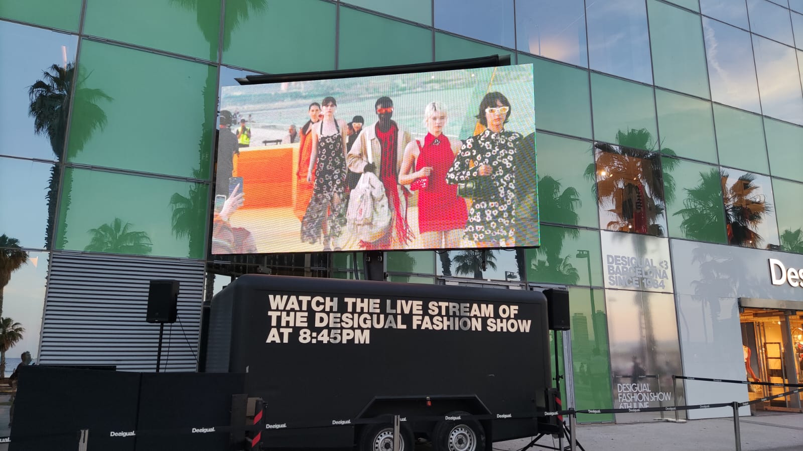 Pantalla Led Desigual